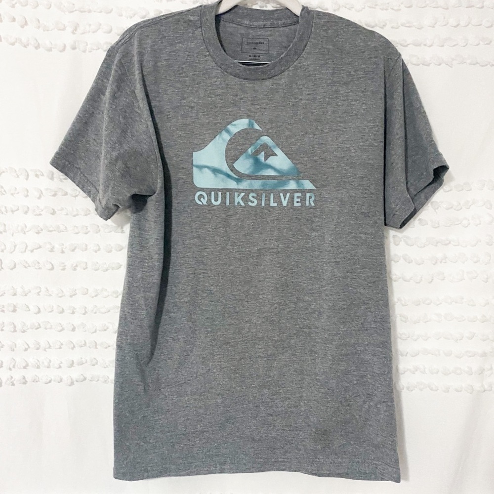 Quiksilver gray and blue logo graphic tee m